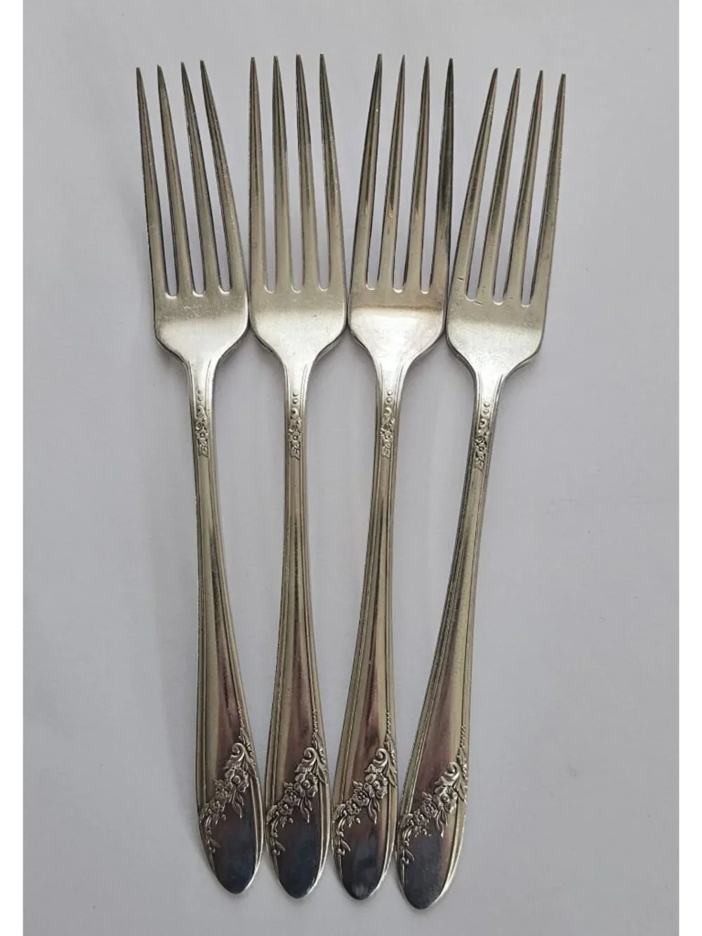 4 Oneida Queen Bess II Dinner Fork 7.5